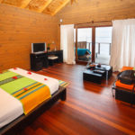 Wohn- und Schlafraum in der Jacuzzi Water Villa