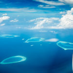 Einige Inseln der Malediven vom Flugzeug aus gesehen
