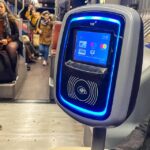 Kontaktloser Ticketautomat in Bus, Straßenbahn und Metro in Brüssel