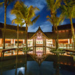 Abendaufnahme des Restaurants im Hotel Trou aux Biches Beachcomber