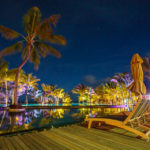 Abendaufnahme des großen Pools im Hotel Trou aux Biches Beachcomber