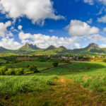 Blick auf die Landschaft von Mauritius mit dem zweithöchsten Berg, Pieter Both