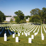 Weiße Grabsteine auf dem Arlington National Cemetery