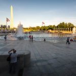 Das World War II Memorial und dahinter das Washington Monument