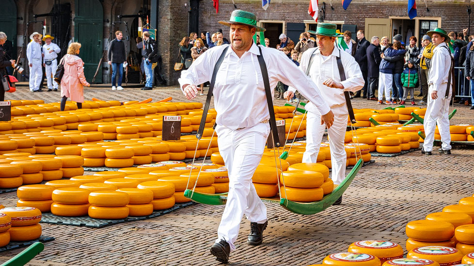 Käseträger auf dem Käsemarkt von Alkmaar