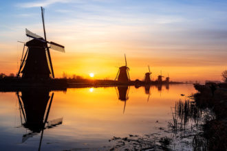 Die Windmühlen von Kinderdijk zum Sonnenaufgang