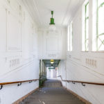 Architektur der Treppe zum Bahnsteig in der Station Stadtpark (U4) von Otto Wagner