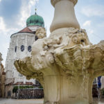 Der Wittelsbacherbrunnen auf dem Residenzplatz in Passau