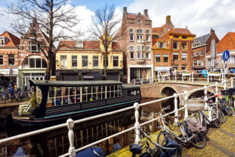 Häuser und Grachten in Alkmaar