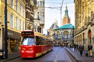 Straßenbahn in der Innenstadt von Den Haag