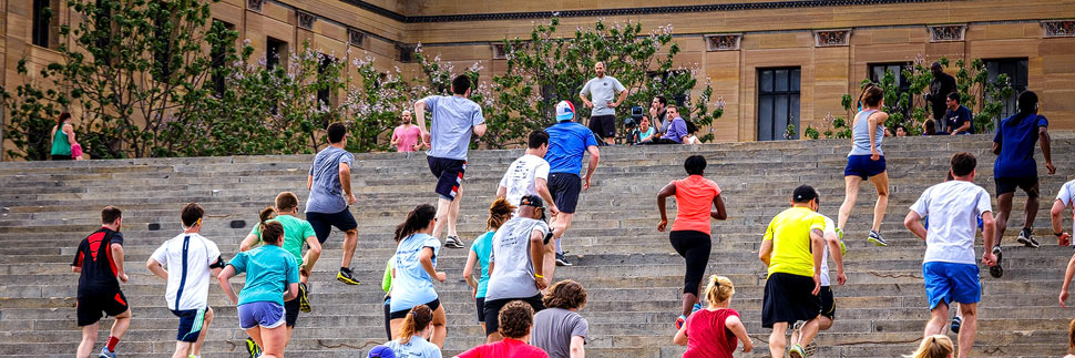 Läufer auf den Rocky Steps vor dem Philadelphia Museum of Art