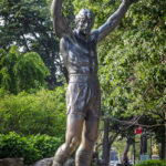 Statue von Silvester Stallone als Rocky vor dem Philadelphia Museum of Art