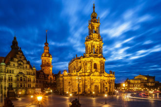 Hofkirche in Dresden während der blauen Stunde