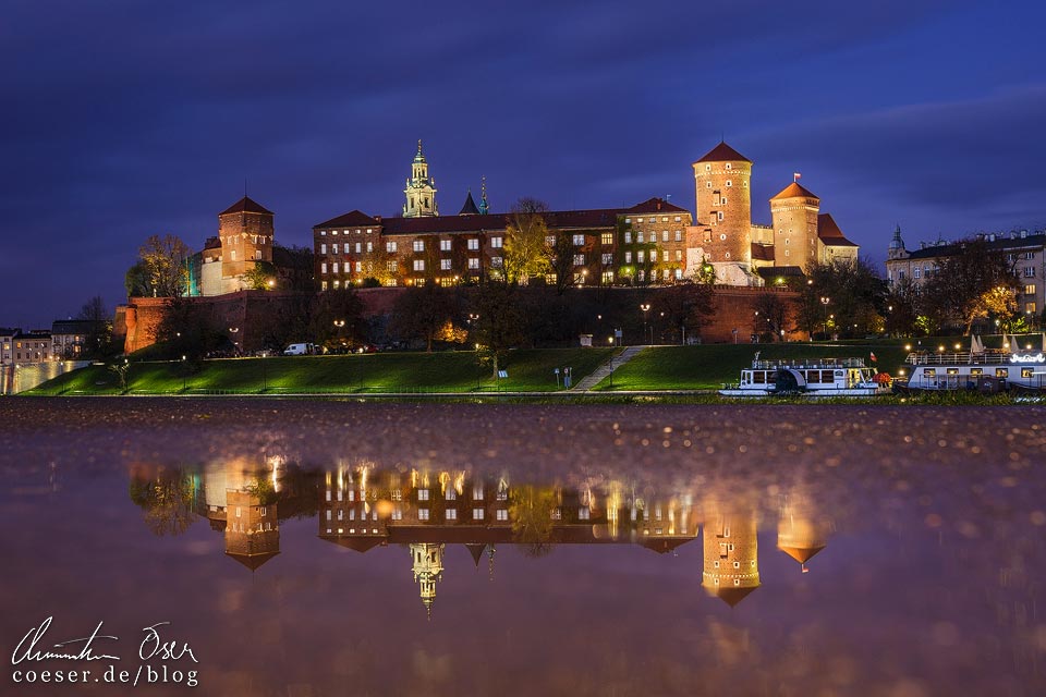 Spiegelung des Krakauer Wawel in der Abenddämmerung