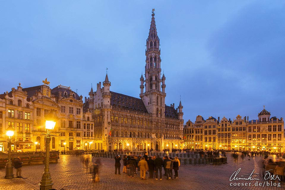 Grand-Place von Brüssel in der Abenddämmerung