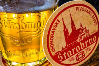 Ein Glas Bier in der Brauerei Starobrno