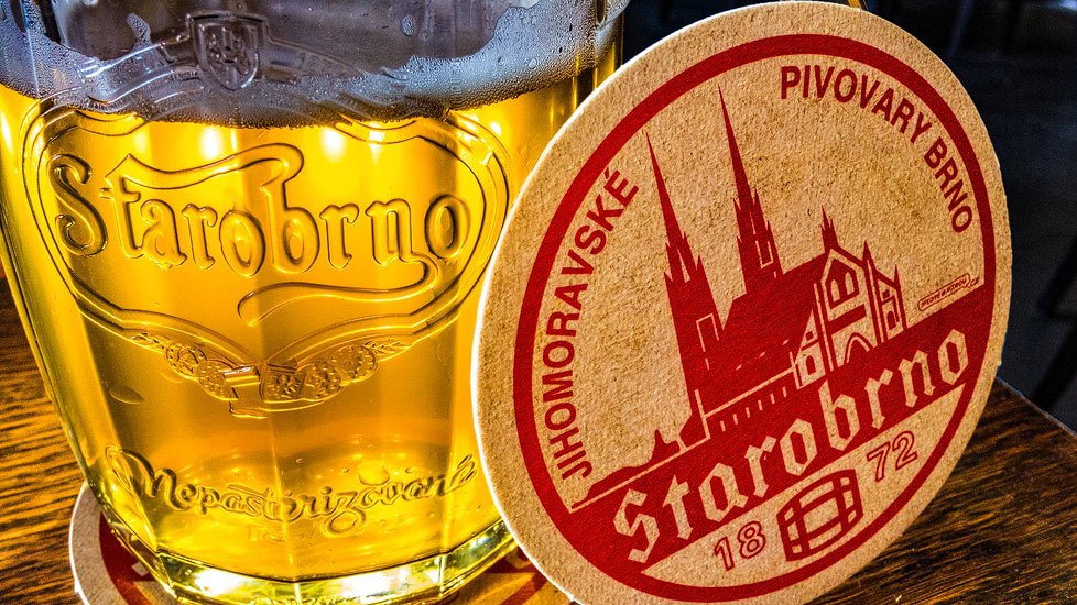 Ein Glas Bier in der Brauerei Starobrno