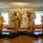 Ausgestellte Statuen in der Stadtburg von Maribor