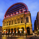 Das beleuchtete Opernhaus Opéra de Lyon