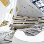 Innenansicht des WU Campus Library and Learning Center in Wien