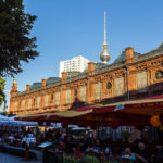 Hackescher Markt und der Fernsehturm in Berlin