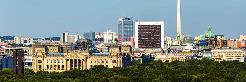 Skyline von Berlin mit Reichstag