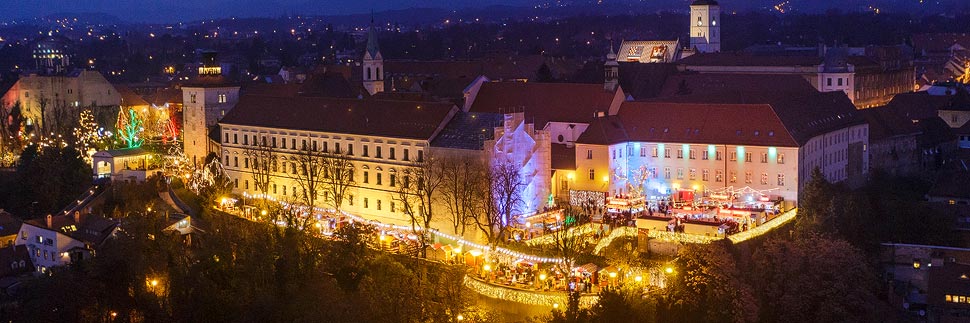 Beleuchteter Weihnachtsmarkt auf der Strossmayer-Promenade in Zagreb