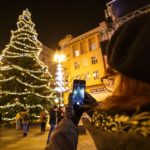 Christbaum auf dem Weihnachtsmarkt auf dem Ban-Jelačić-Platz