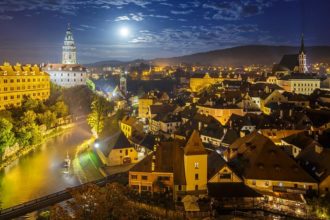 Nachtaufnahme von Český Krumlov