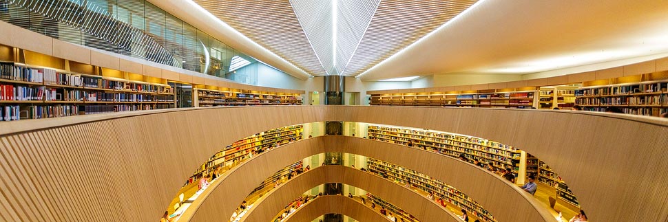 Moderne Architektur in der Rechtswissenschaftlichen Bibliothek in Zürich