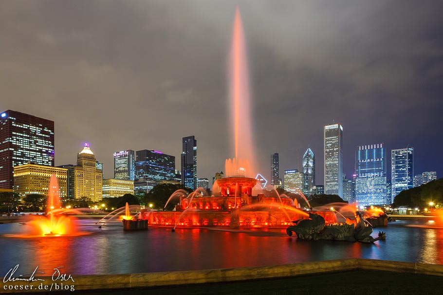 Buckingham Fountain und Skyline von Chicago