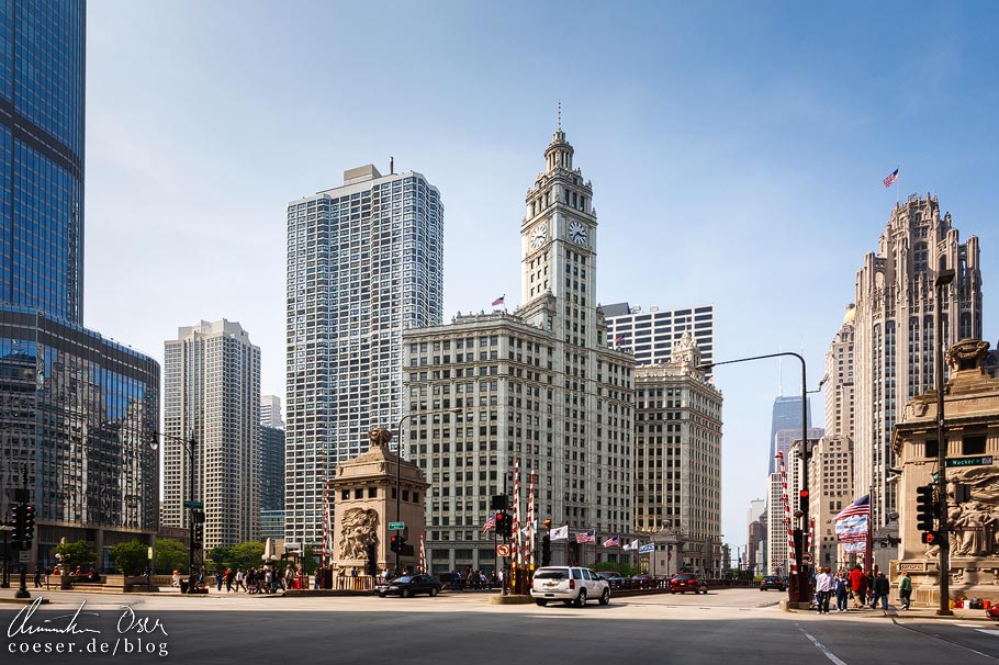 Wrigley Tower und Tribune Tower auf der Magnificent Mile von Chicago