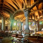 Innenansicht der Krypta von Antoni Gaudì in der Colònia Güell nahe Barcelona