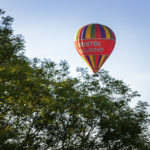 Ein Heißluftballon während der Bristol Balloon Fiesta