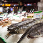 Fischstand in der Markthalle Mercat de la Boqueria