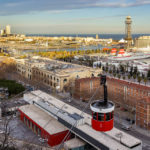 Ausblick auf die Stadt Barcelona und die Hafenseilbahn (Teleférico Del Puerto)