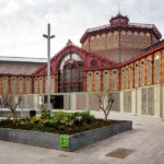 Außenansicht der Markthalle Mercat de Sant Antoni in Barcelona