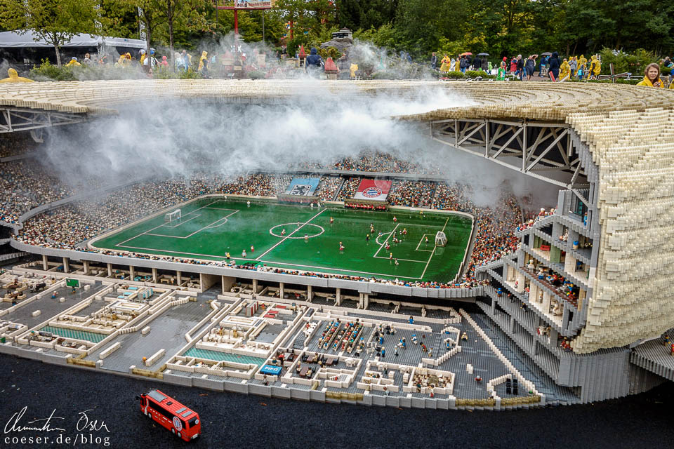 Münchner Allianz Arena mit 30.000 Figuren im Legoland Deutschland Resort in Günzburg