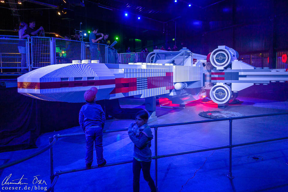 Ein T65 X-Wing in der Star-Wars-Dauerausstellung im Legoland Deutschland Resort in Günzburg