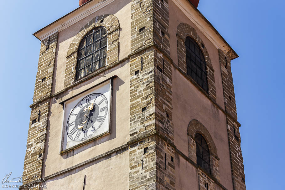 Die Uhren auf dem Stadtturm von Ptuj