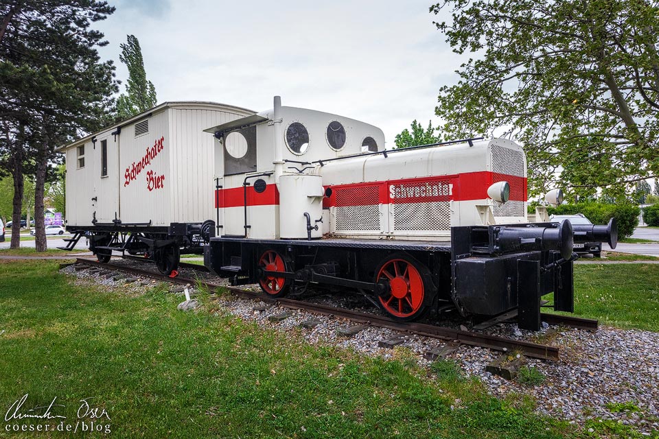 Historischer Güterzug vor der Brauerei Schwechat