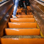 Die alte Holzrolltreppe im Sint-Annatunnel in Antwerpen