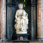 Madonna mit Kind von Michelangelo in der Liebfrauenkirche in Brügge