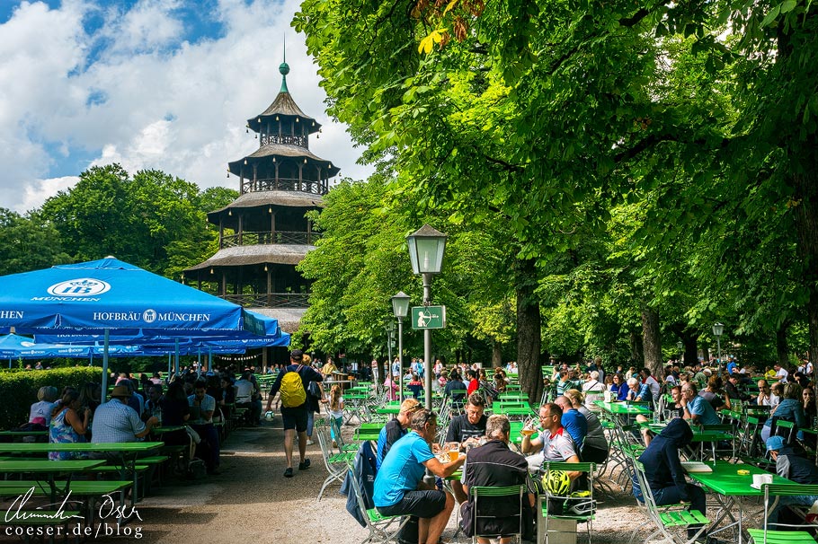 Biergarten am Chinesischen Turm im Englischen Garten in München