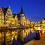 Beleuchtete Uferterrassen Graslei und Korenlei in Gent