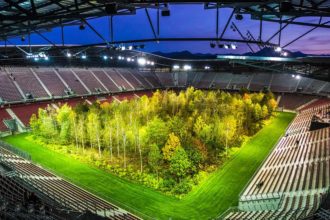 Kunstinstallation FOR FOREST im Wörtherseestadion in Klagenfurt