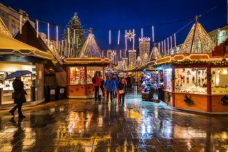 Der beleuchtete Christkindlmarkt in Linz