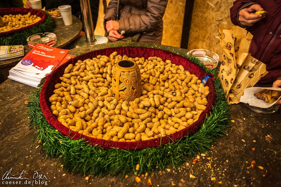 Weihnachtsmarkt auf dem Josefsplatz beim Advent in Baden bei Wien