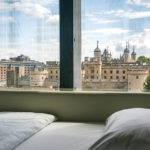 Zimmer mit Blick auf den Tower im citizenM Tower of London Hotel