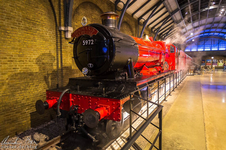 Original-Dampflok des Hogwarts-Expresses auf Gleis 9 ¾ in der Harry Potter Studio Tour London